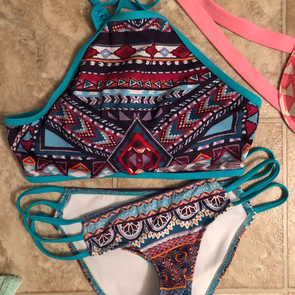 Swimsuits - Picture 3 of 5